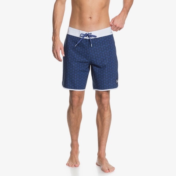 🌴QUICKSILVER Highline Tokolo Scallop 18" Board Shorts for Men 🌴 - Picture 1 of 8